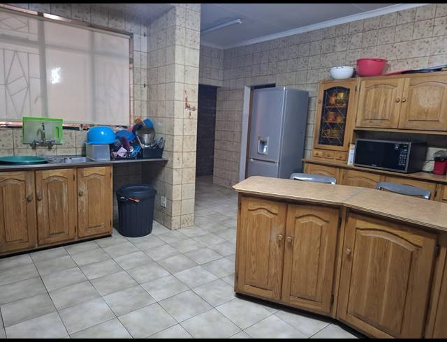 4 BEDROOM HOUSE FOR SALE IN DERSLEY